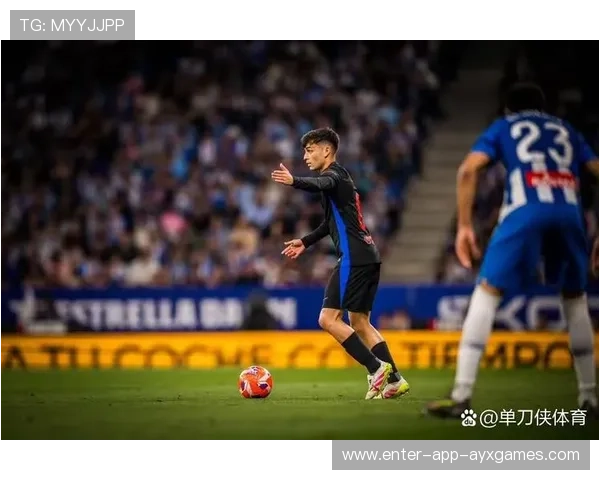 巴萨快速换边后形成单刀，佩德里一蹴而就