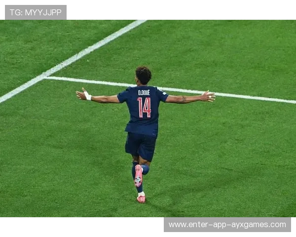 巴黎边线全面打开，登贝莱闪转腾挪相当亮眼