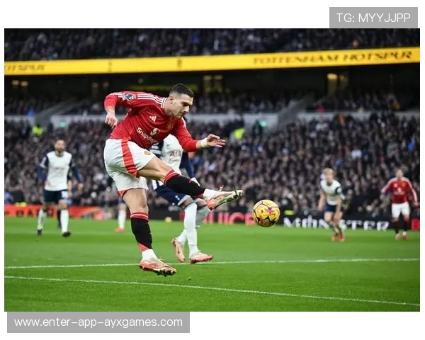 奥纳纳补时飞身救险，扑出希门尼斯必进头球