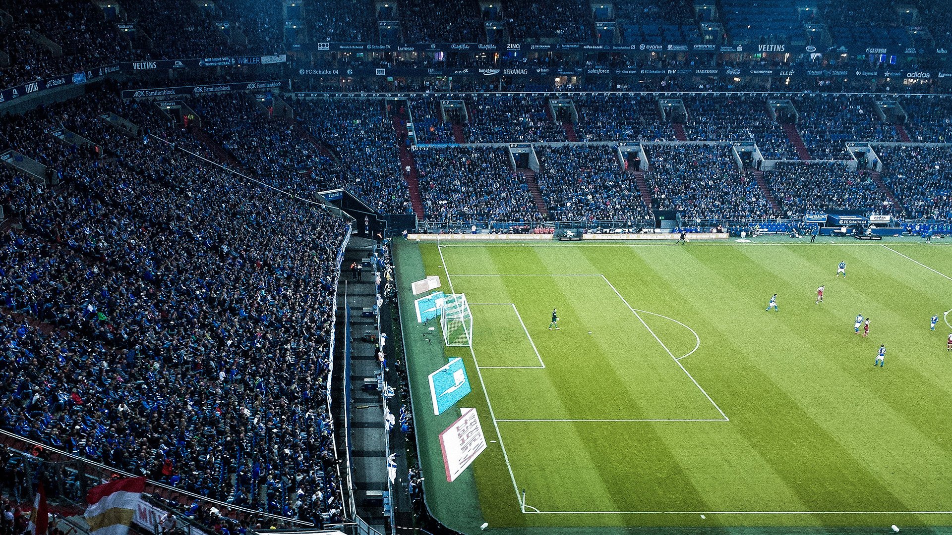 _未来运动时尚大片：科技与潮流的完美融合_，未来科技风格时装画